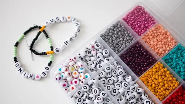 Make Friendship Bracelets with Open-Hearted Christians!