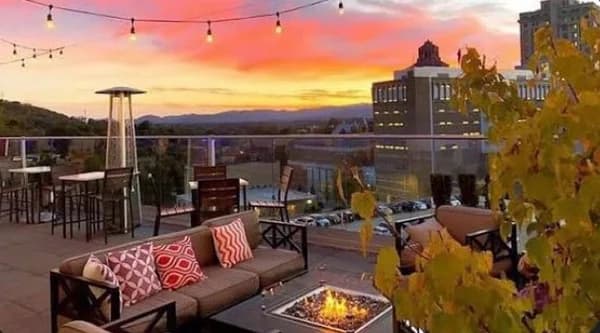 VENUE CHANGE!
Pillar Rooftop Bar🍹 🍷 🍺 🍔 🥘 🥗