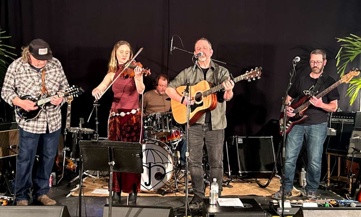 FREE PATIO SHOW: Stephen Evans & The True Grits