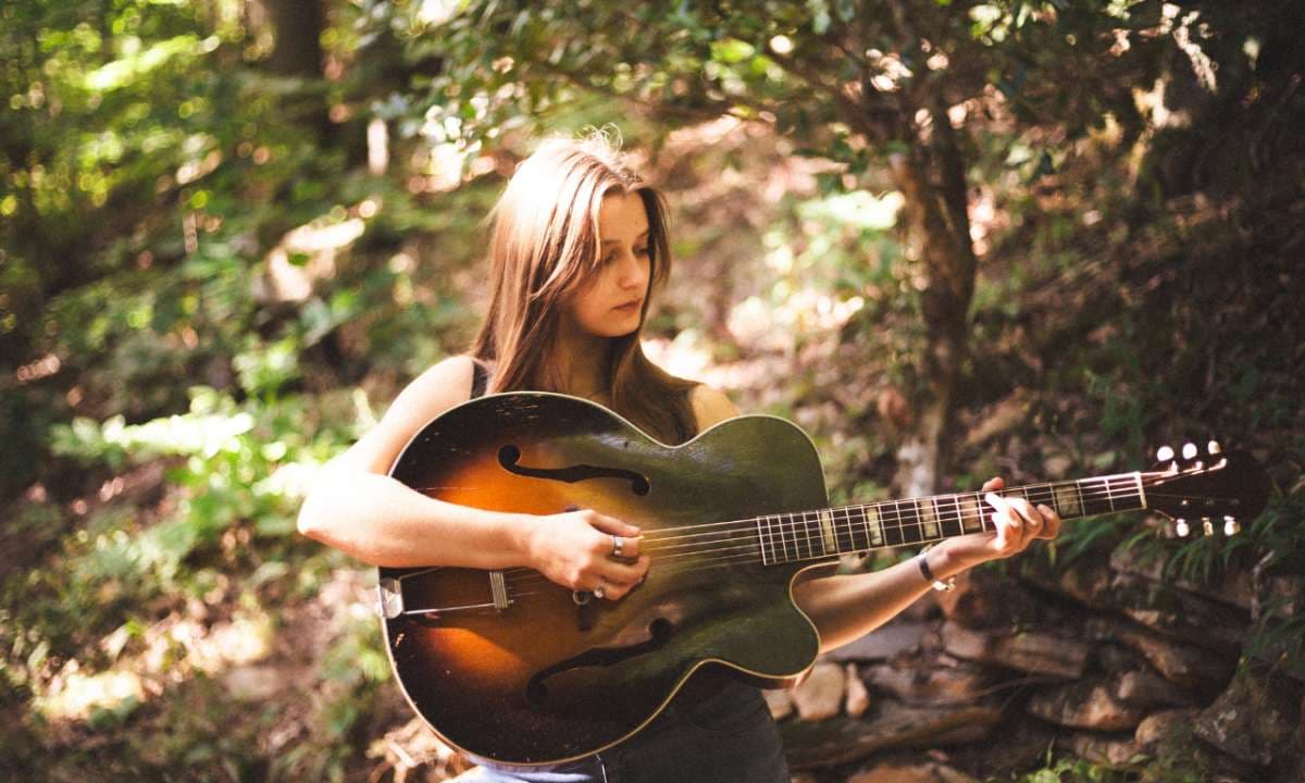 FREE PATIO SHOW: Stella Hansen