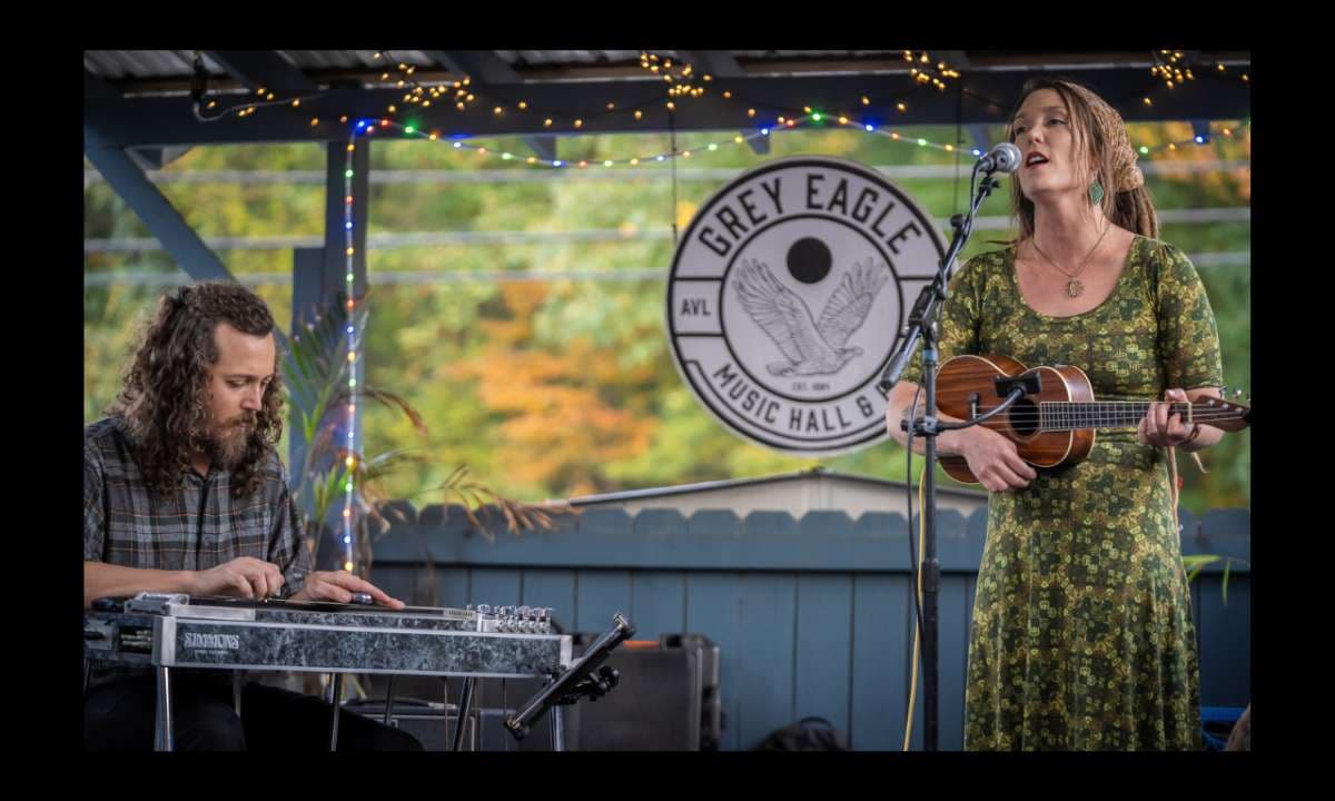 PATIO SHOW: Sunnyside Duo