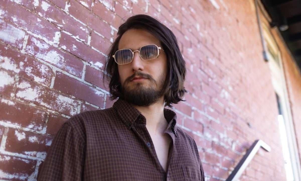 PATIO SHOW: Oliver Sayani