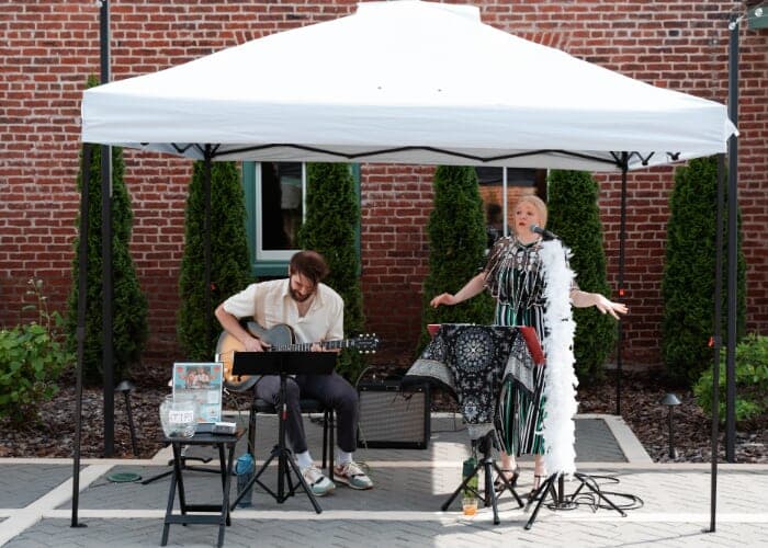 Live Music - Swingin' Poppies