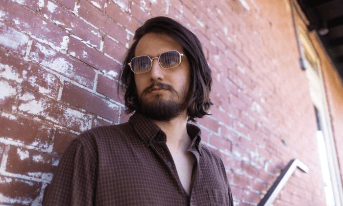 PATIO SHOW: Oliver Sayani