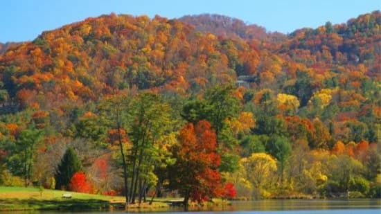 Fall stroll around Beaverdam lake
